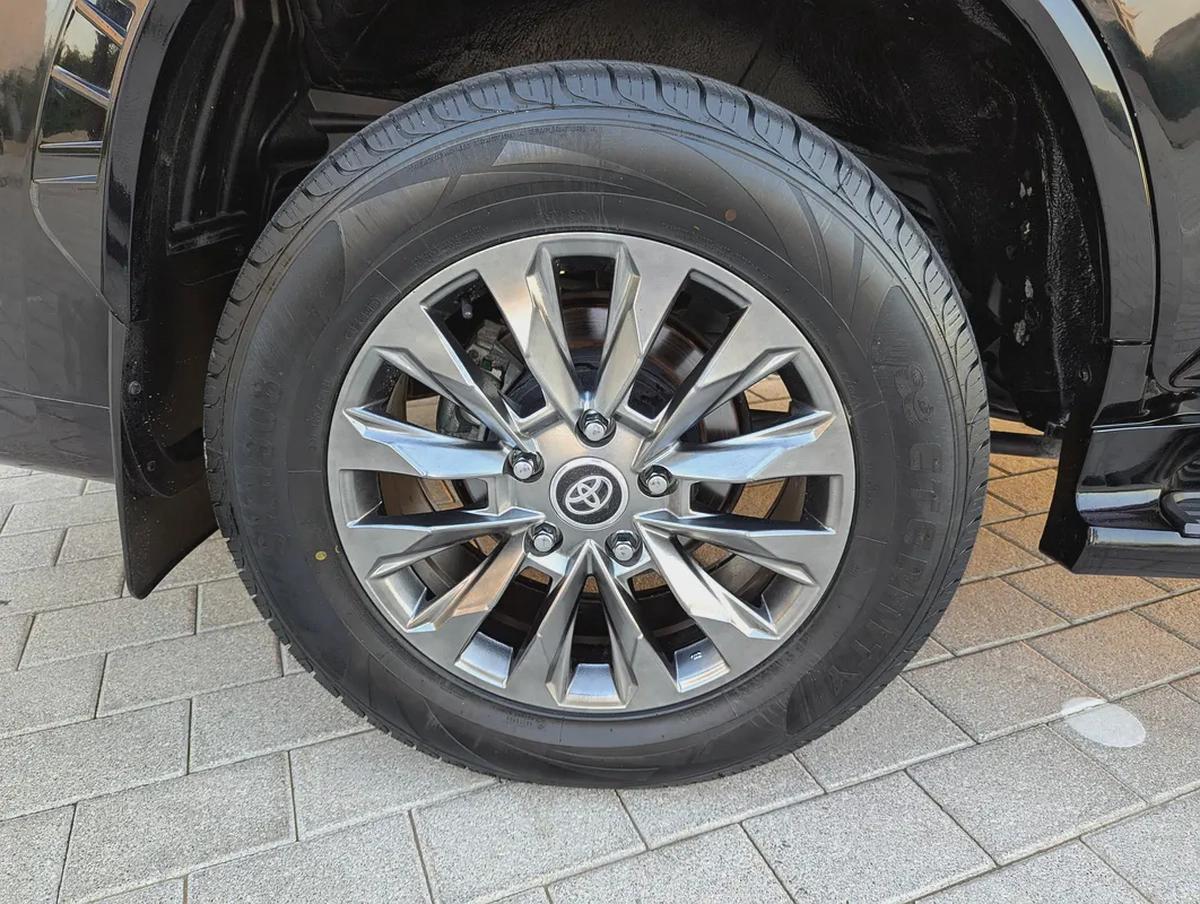 Toyota Land Cruiser GXR 2015 Facelifted 2026 With Interior and Exterior - GCC Specs --10-10