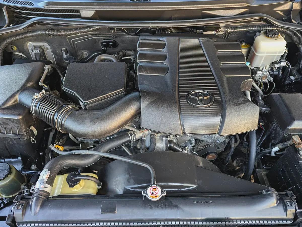 Toyota Land Cruiser GXR 2015 Facelifted 2026 With Interior and Exterior - GCC Specs --12-12