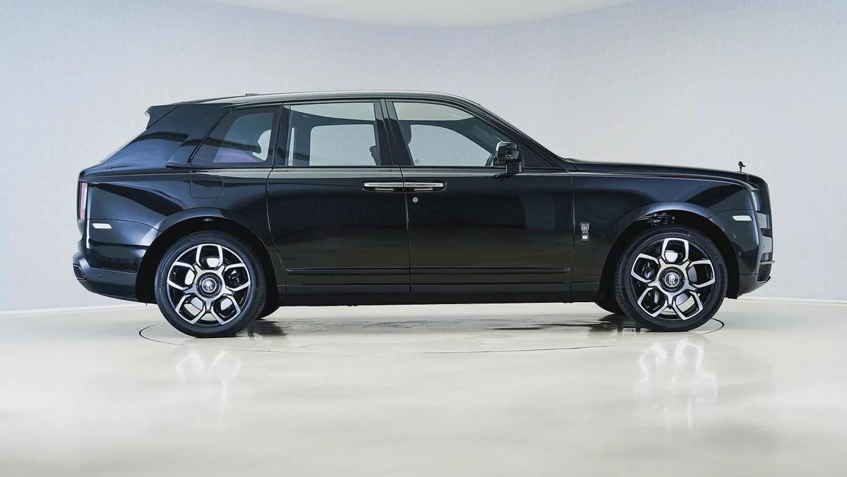 Special Offer | AED 18,393 PM | Warranty - Service June 2026 | GCC | 2022 Rolls-Royce Cullinan - Bla-2-2