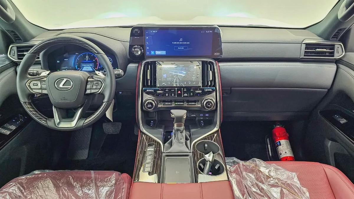 LEXUS - LX 600 - SIGNATURE - V6 TWIN TURBO 3.5L - 2026 MODEL - UNDER WARRANTY - GCC SPECS-1-1