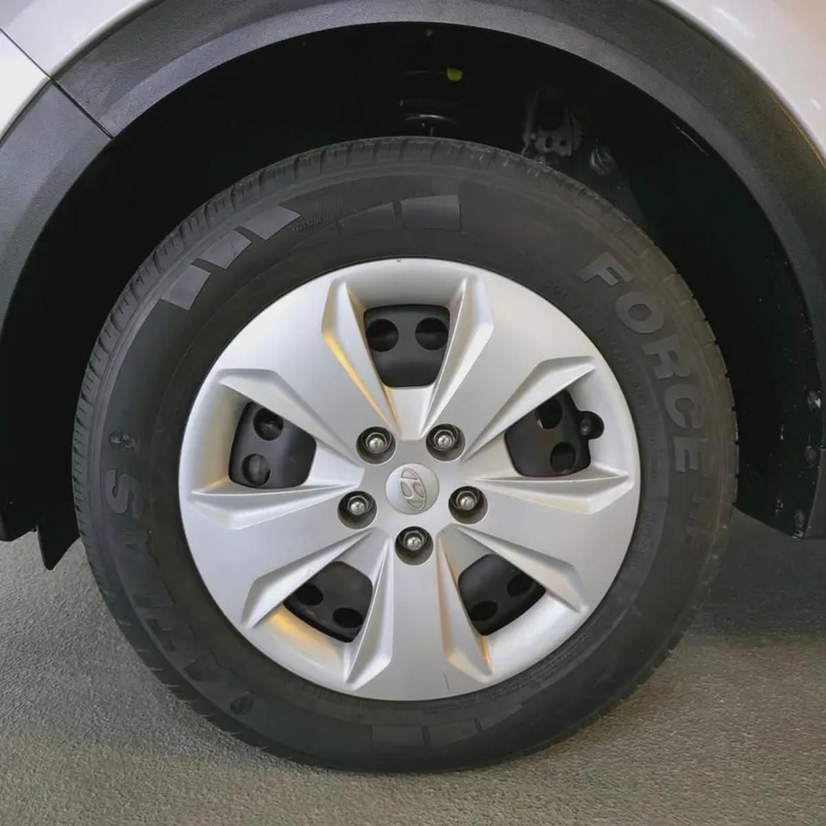 FULL SERVICE AT HYUNDAI AGENCY II GCC Specs - Well Maintained!-6-6