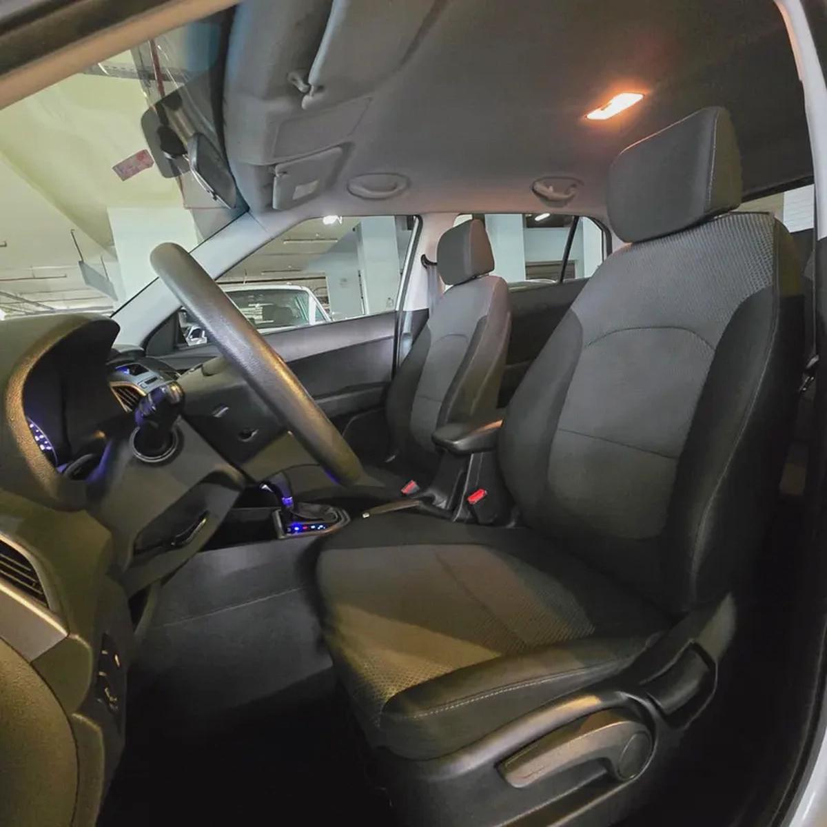 FULL SERVICE AT HYUNDAI AGENCY II GCC Specs - Well Maintained!-9-9