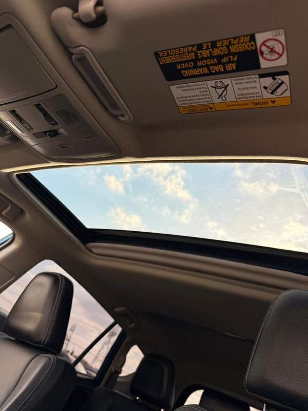 Toyota RAV4 Limited 2.5L 360 camera, sunroof Full option