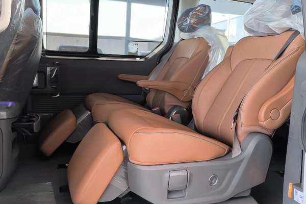 HYUNDAI STARIA 3.5L VIP 7 SEATER ROYAL EDITION