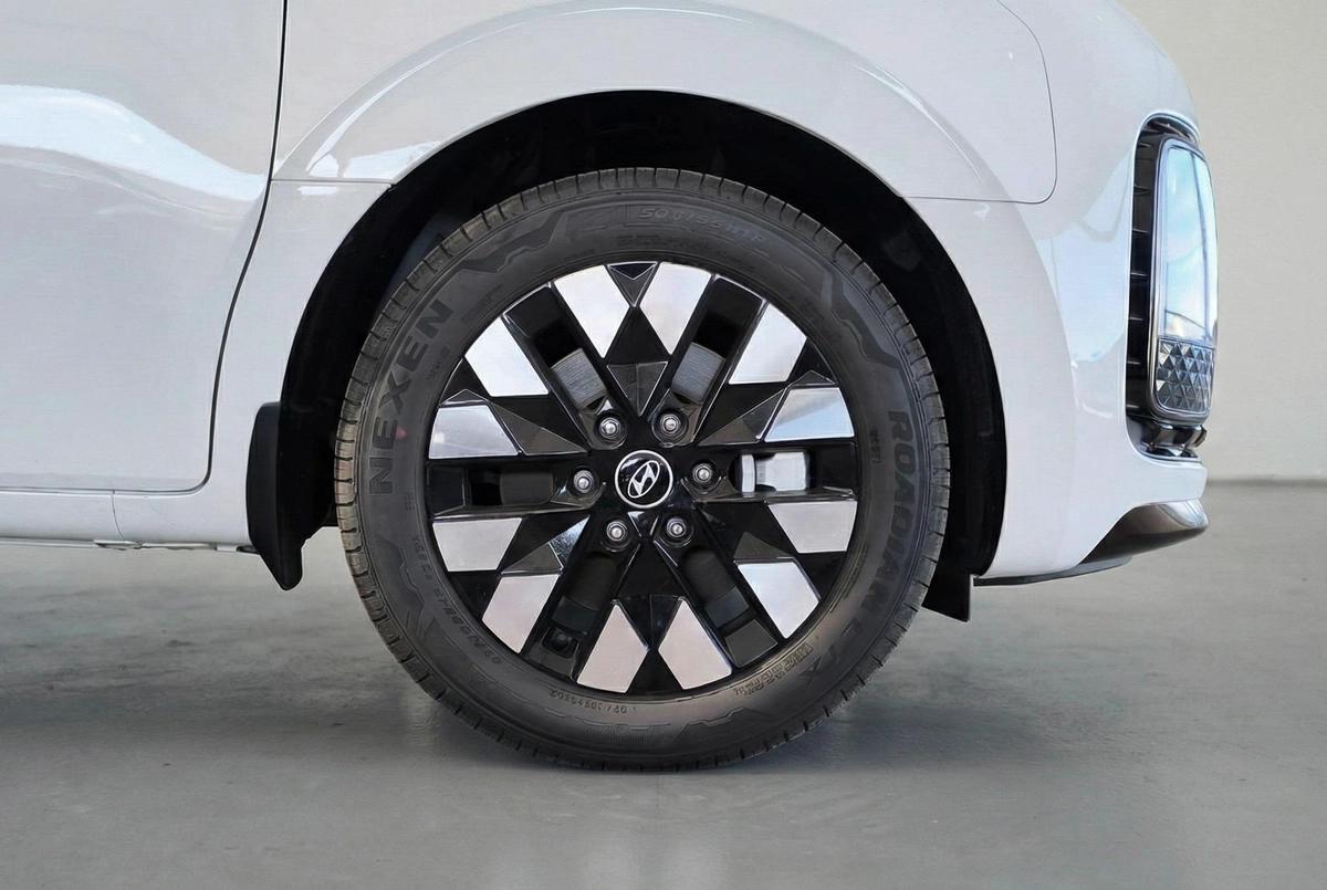 HYUNDAI STARIA 3.5L VIP 7 SEATER ROYAL EDITION-8-8