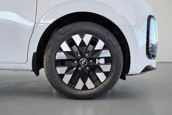HYUNDAI STARIA 3.5L VIP 7 SEATER ROYAL EDITION