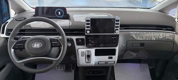 HYUNDAI STARIA 3.5L VIP 7 SEATER ROYAL EDITION