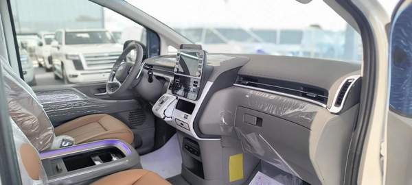 HYUNDAI STARIA 3.5L VIP 7 SEATER ROYAL EDITION