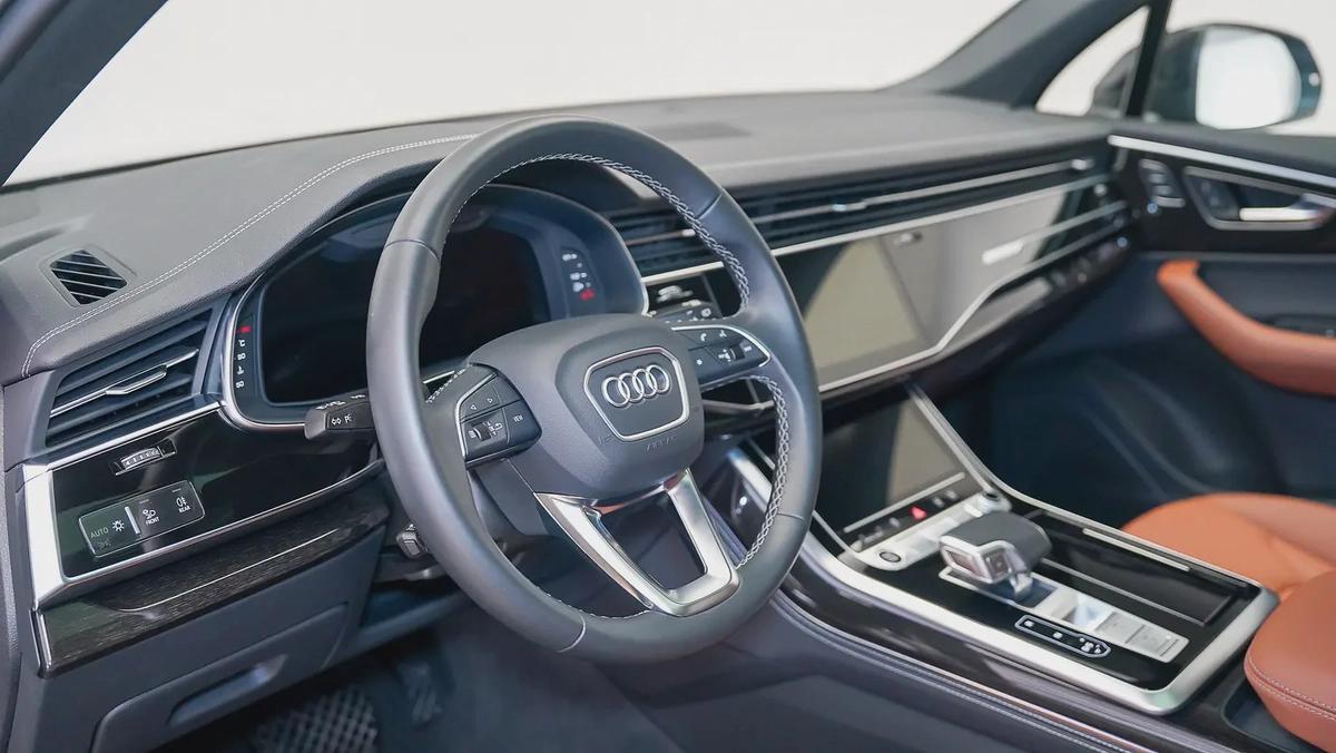 Special Offer | AED 4,128 PM | Audi Service Pack 2030, Low KM | Q7 TFSI 45 S Line-4-4