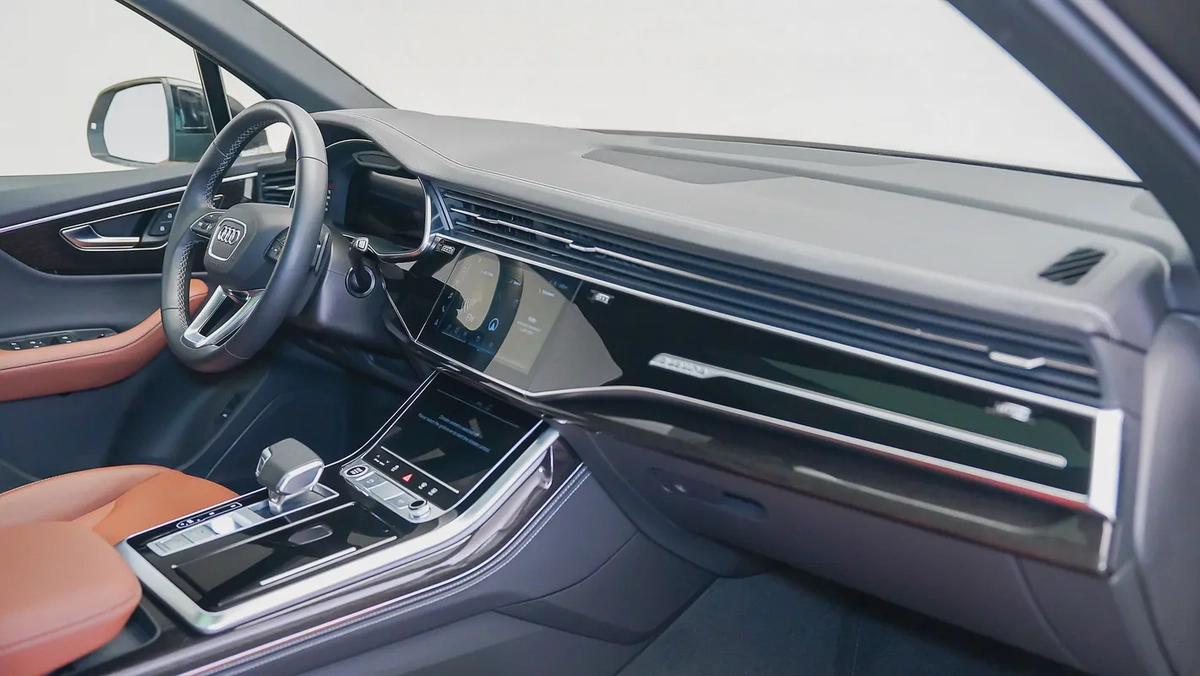 Special Offer | AED 4,128 PM | Audi Service Pack 2030, Low KM | Q7 TFSI 45 S Line-6-6