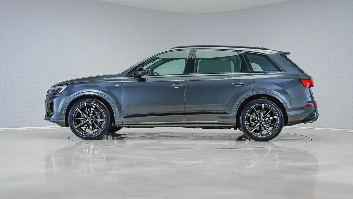 Special Offer | AED 4,128 PM | Audi Service Pack 2030, Low KM | Q7 TFSI 45 S Line-10-10