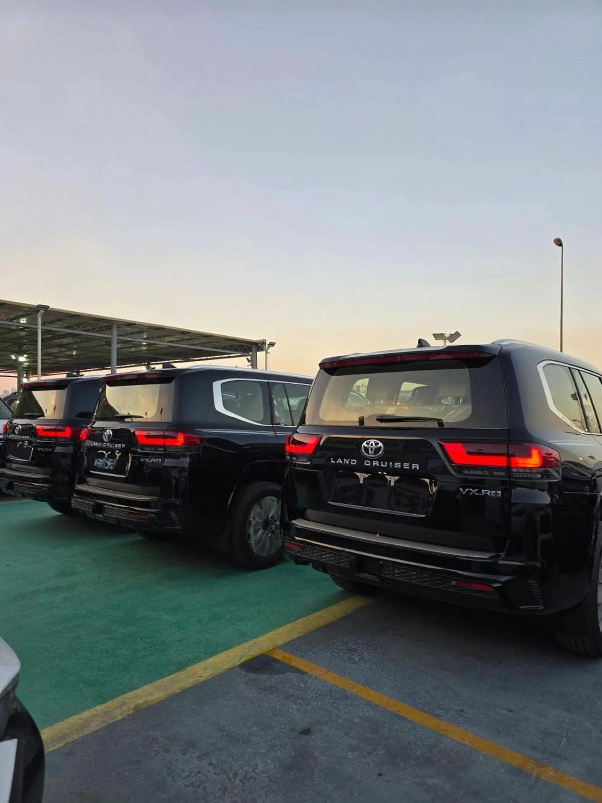 Toyota Land Cruiser Luxury 2026 Toyota Land Cruiser LC300 VXR+ – Full Option – Black Color-5-5