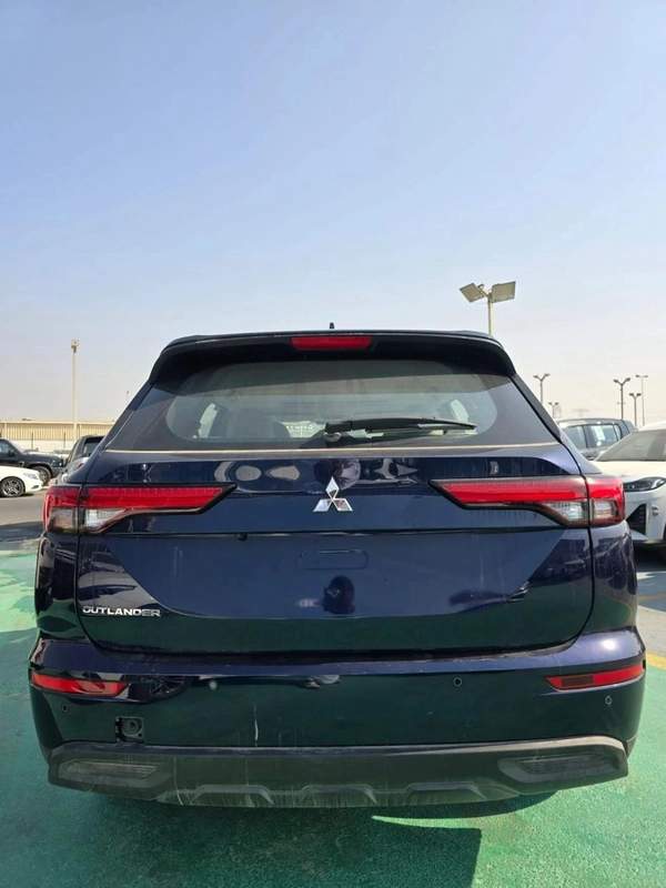 MITSUBISHI OUTLANDER M-LINE