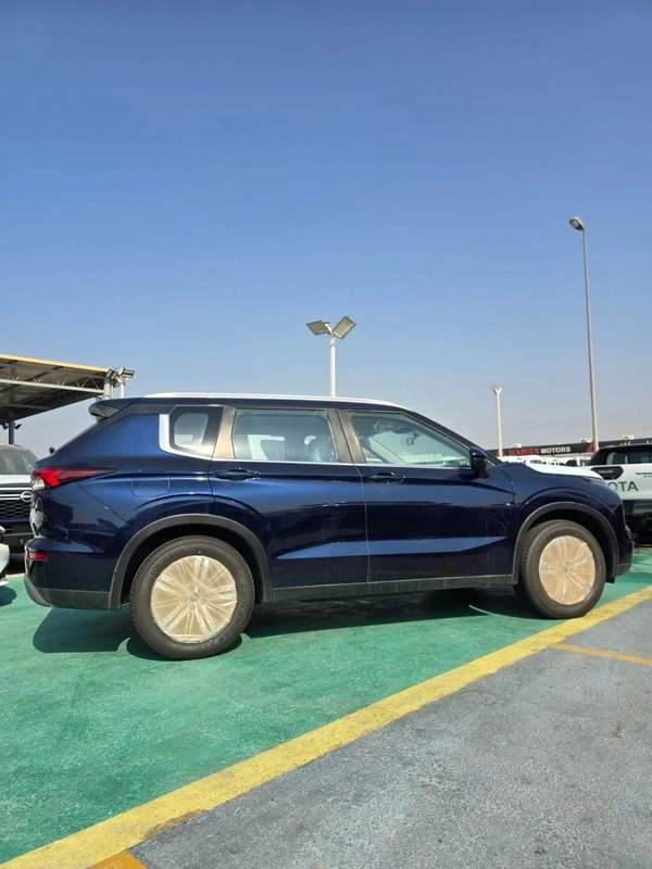 MITSUBISHI OUTLANDER M-LINE