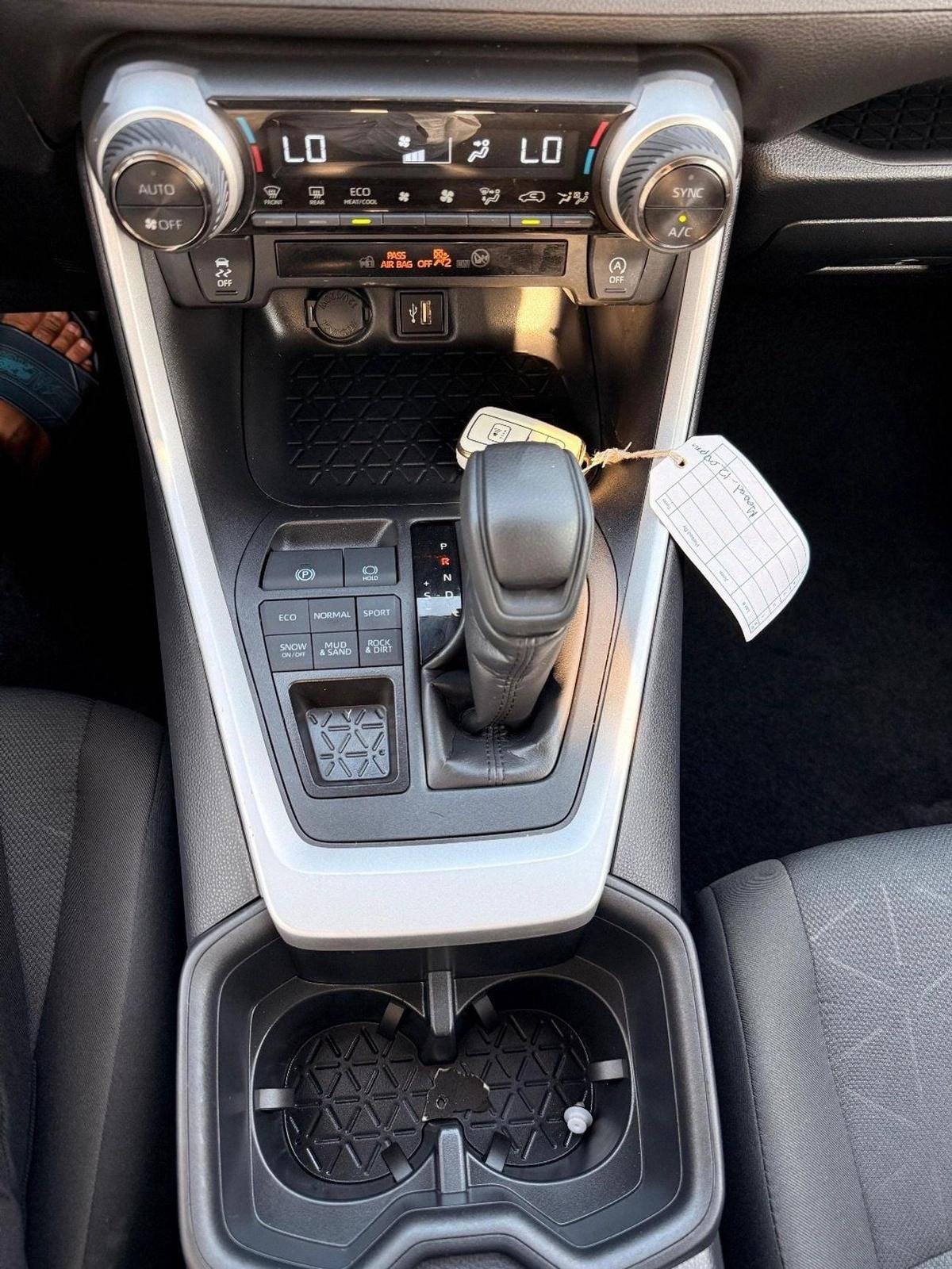 Toyota RAV4 XLE 2.5 L AWD Full Option 2025-8-8