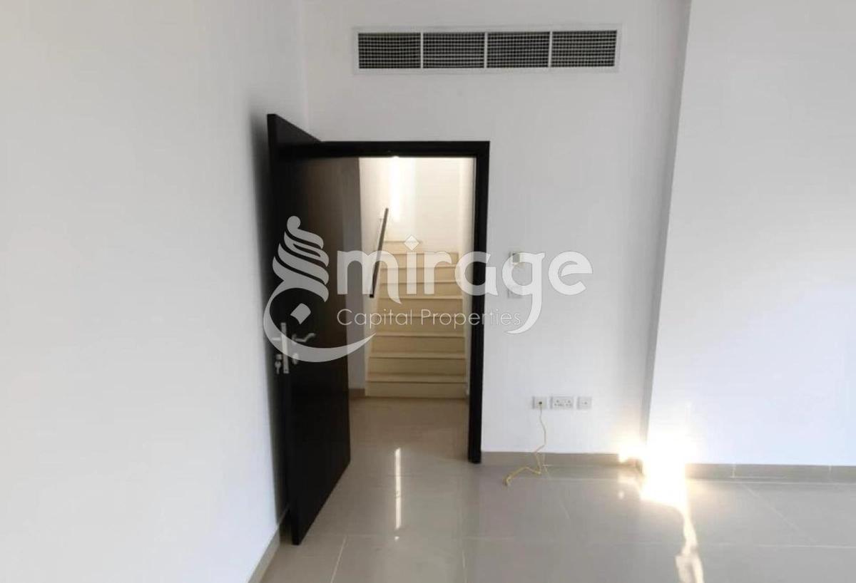 Corner Villa | Big Layout 5BR | Ideal for Family-0-landscape