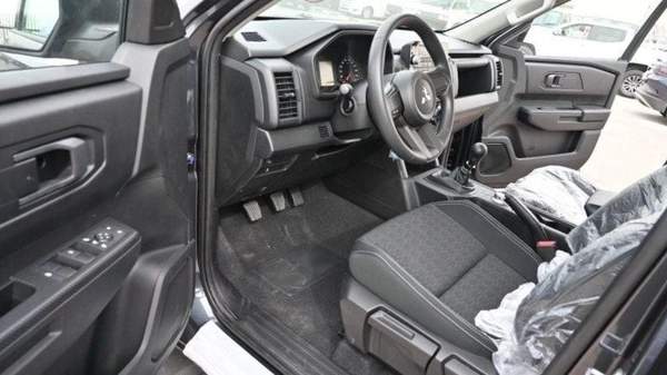 Mitsubishi L200 Mitsubishi L200 2.4L diesel M/T V4 MY 2024