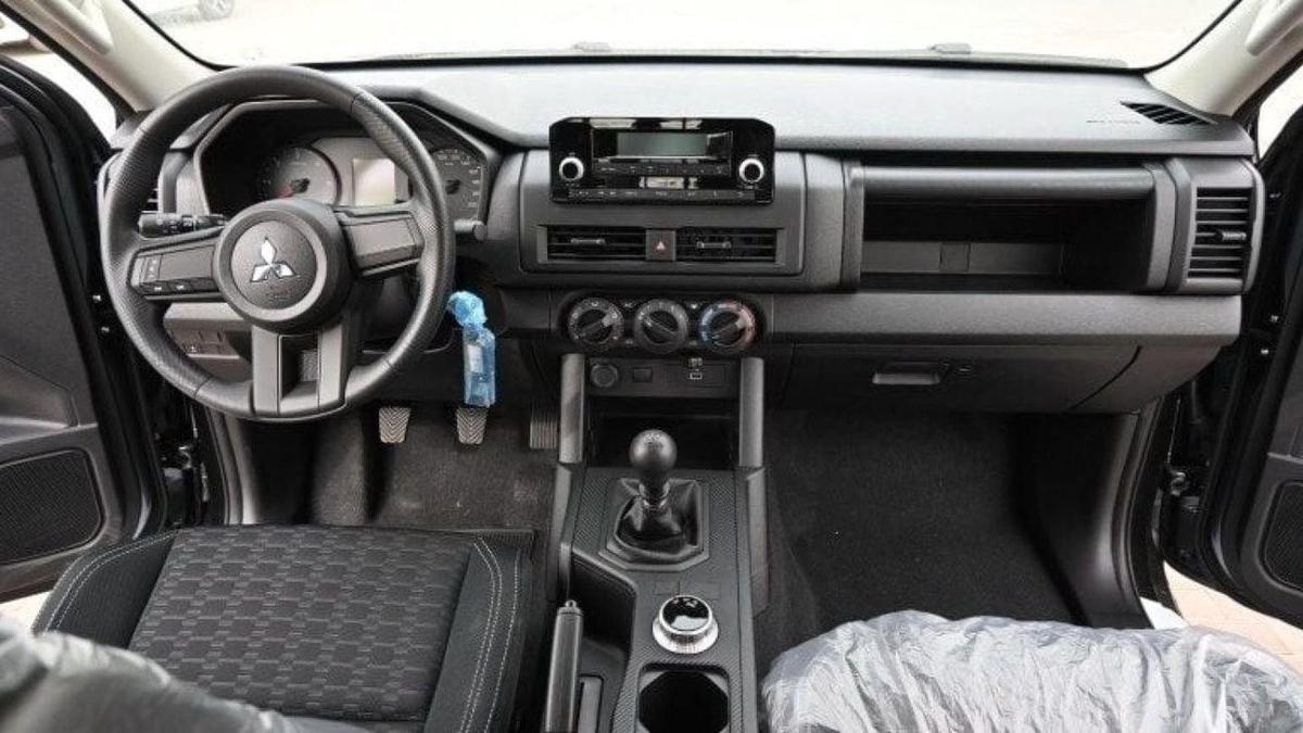Mitsubishi L200 Mitsubishi L200 2.4L diesel M/T V4 MY 2024-6-6