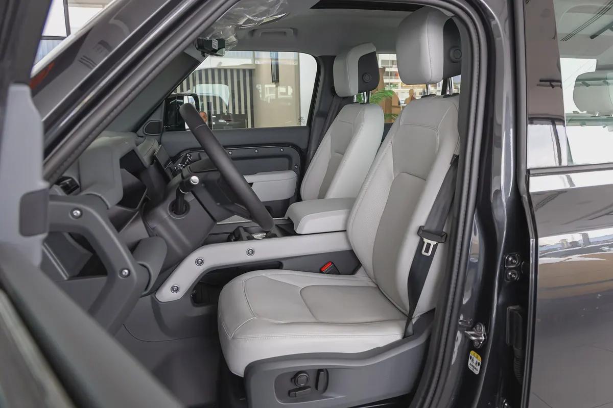 Land Rover Defender | 110 X-Dynamic HSE P400 | GCC Specs | 2026 (Export)-10-10