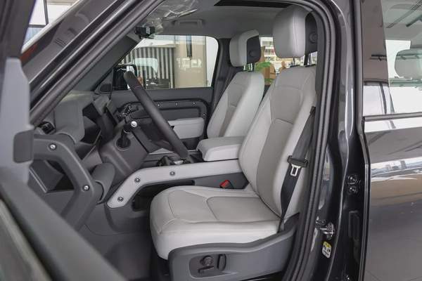 Land Rover Defender | 110 X-Dynamic HSE P400 | GCC Specs | 2026 (Export)