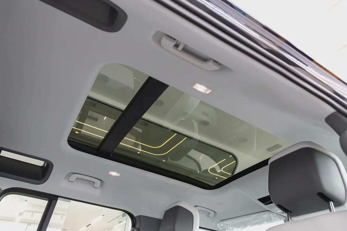 Land Rover Defender | 110 X-Dynamic HSE P400 | GCC Specs | 2026 (Export)-12-12