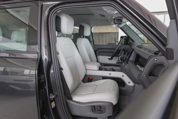 Land Rover Defender | 110 X-Dynamic HSE P400 | GCC Specs | 2026 (Export)