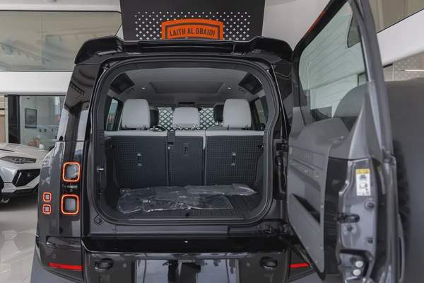 Land Rover Defender | 110 X-Dynamic HSE P400 | GCC Specs | 2026 (Export)