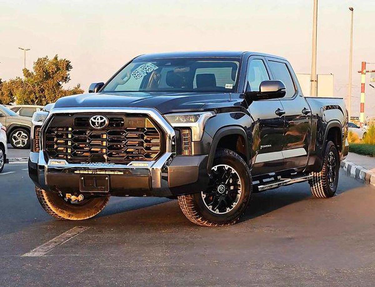 Toyota Tundra CREWMAX TRD SR5/ 4WD/ VERY LOW MILEAGE/ ORG AIRBAG/ LOT#9666-0-0