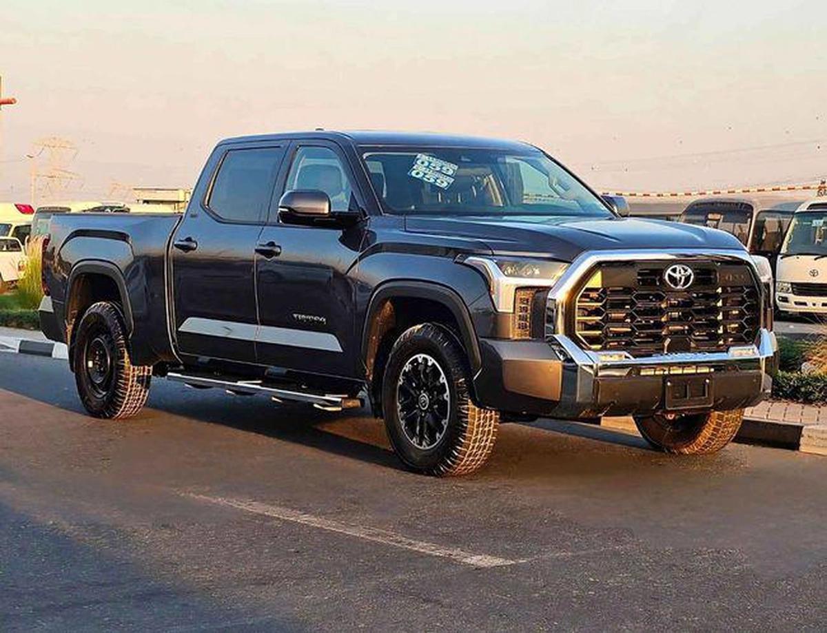 Toyota Tundra CREWMAX TRD SR5/ 4WD/ VERY LOW MILEAGE/ ORG AIRBAG/ LOT#9666-1-1