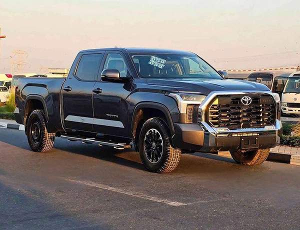 Toyota Tundra CREWMAX TRD SR5/ 4WD/ VERY LOW MILEAGE/ ORG AIRBAG/ LOT#9666