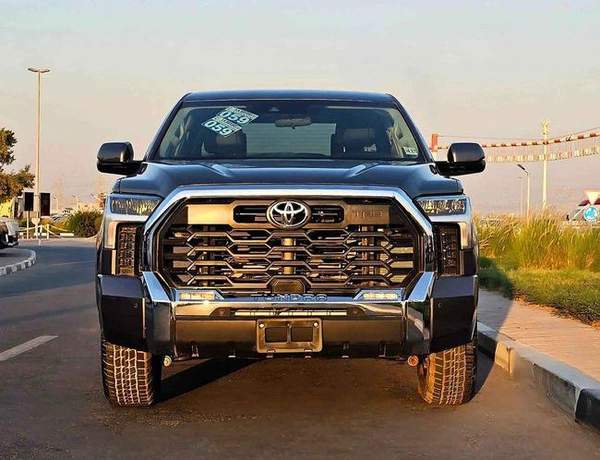 Toyota Tundra CREWMAX TRD SR5/ 4WD/ VERY LOW MILEAGE/ ORG AIRBAG/ LOT#9666