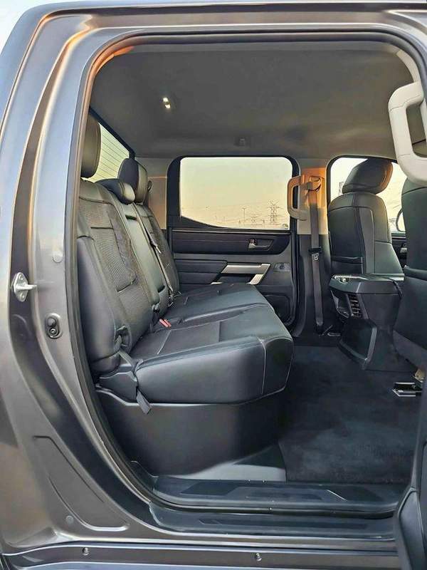 Toyota Tundra CREWMAX TRD SR5/ 4WD/ VERY LOW MILEAGE/ ORG AIRBAG/ LOT#9666