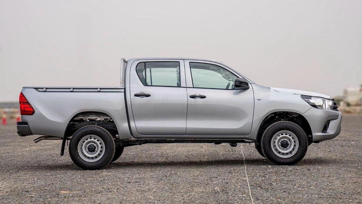 Toyota Hilux 2.4 DIESEL-8-8