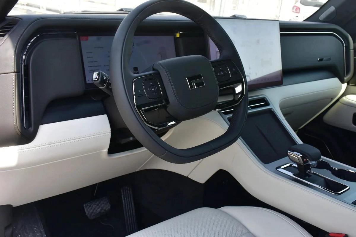 ROX 01 VIP 6 SEATS 2025 | WHITE-4-4