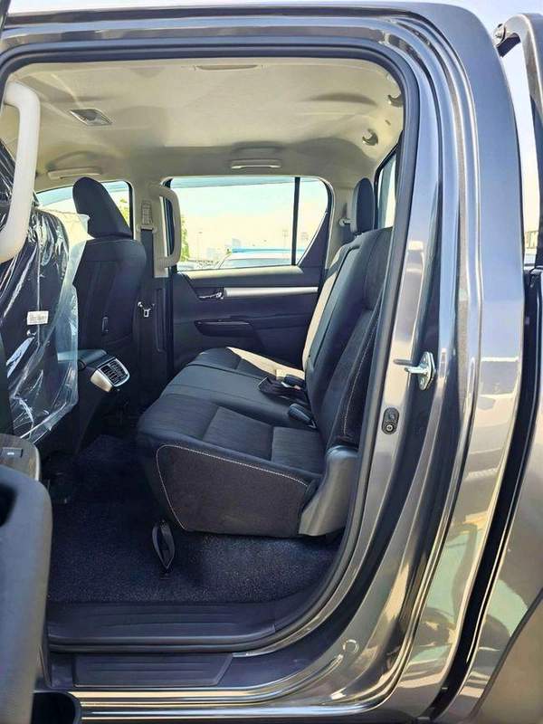Toyota Hilux SR5 TRD WOOD INTERIOR W VISOR / BLIND SPOT / DIFFLOCK / DVD+CAMERA (CODE # H6A)
