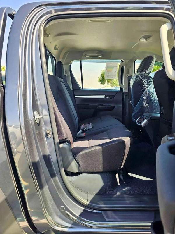 Toyota Hilux SR5 TRD WOOD INTERIOR W VISOR / BLIND SPOT / DIFFLOCK / DVD+CAMERA (CODE # H6A)