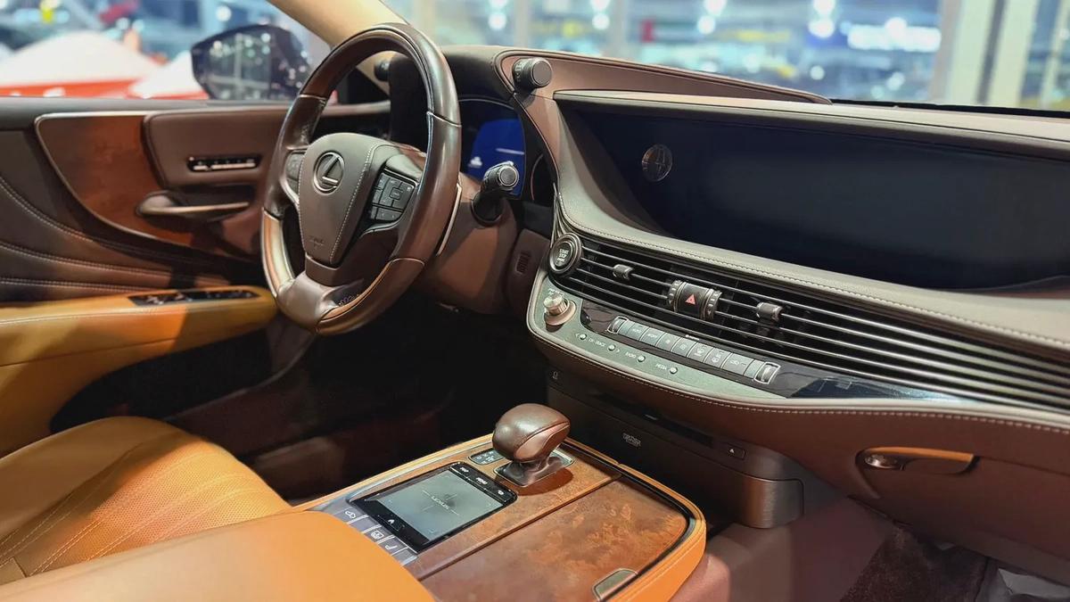 Lexus LS 500 Prestige 2020 - GCC Specs - PPF -Full Service History - Perfect Condition-3-3