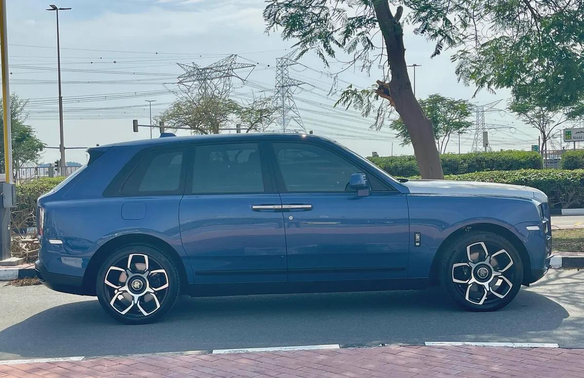 Rolls-Royce Cullinan Black Badge 2019 - GCC Specs - Pristine Condition-6-6