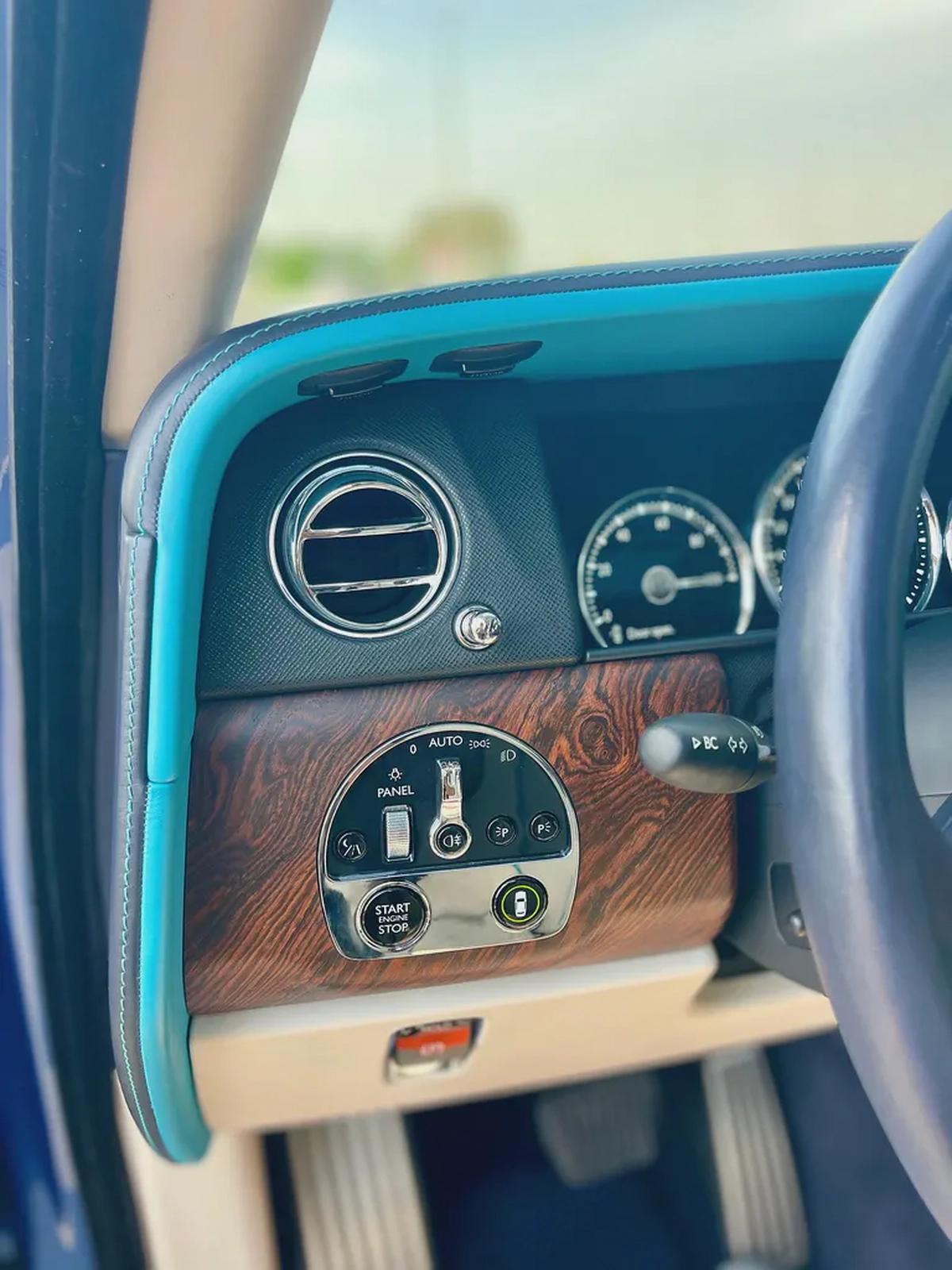 Rolls-Royce Cullinan Black Badge 2019 - GCC Specs - Pristine Condition-8-8