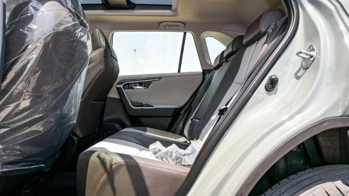 Toyota RAV4 Toyota RAV4 2.5L ADVANTURE 4x4 AT full option 2024-16-16