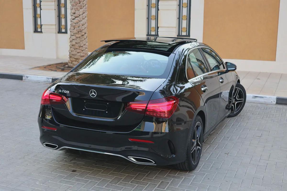 A200 AMG - GCC SPECS - UNDER WARRANTY / SERVICE CONTRACT 105,000 KM FROM GARGASH - ACCIDENT FREE --5-5