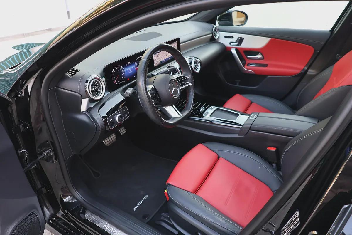 A200 AMG - GCC SPECS - UNDER WARRANTY / SERVICE CONTRACT 105,000 KM FROM GARGASH - ACCIDENT FREE --9-9