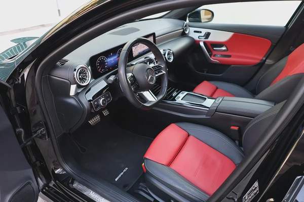 A200 AMG - GCC SPECS - UNDER WARRANTY / SERVICE CONTRACT 105,000 KM FROM GARGASH - ACCIDENT FREE -