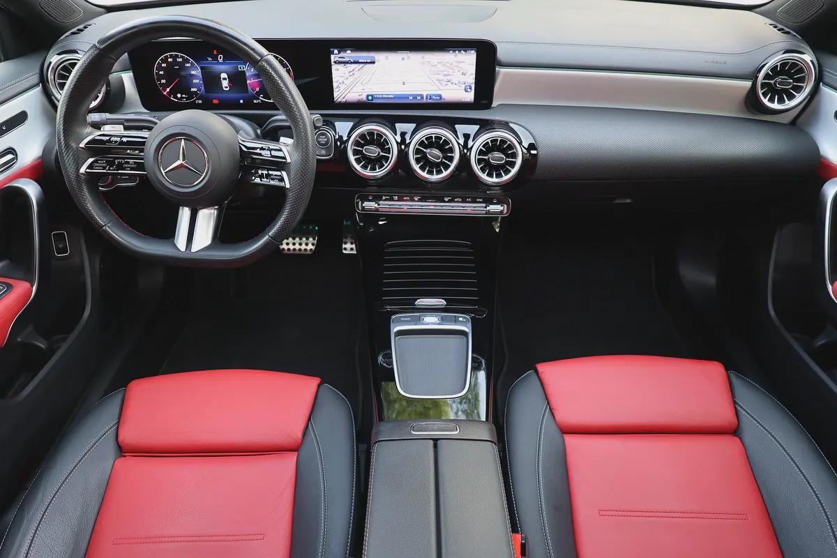 A200 AMG - GCC SPECS - UNDER WARRANTY / SERVICE CONTRACT 105,000 KM FROM GARGASH - ACCIDENT FREE --13-13