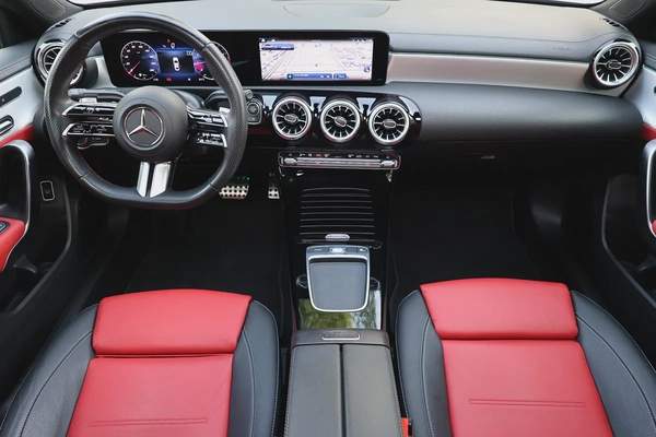 A200 AMG - GCC SPECS - UNDER WARRANTY / SERVICE CONTRACT 105,000 KM FROM GARGASH - ACCIDENT FREE -