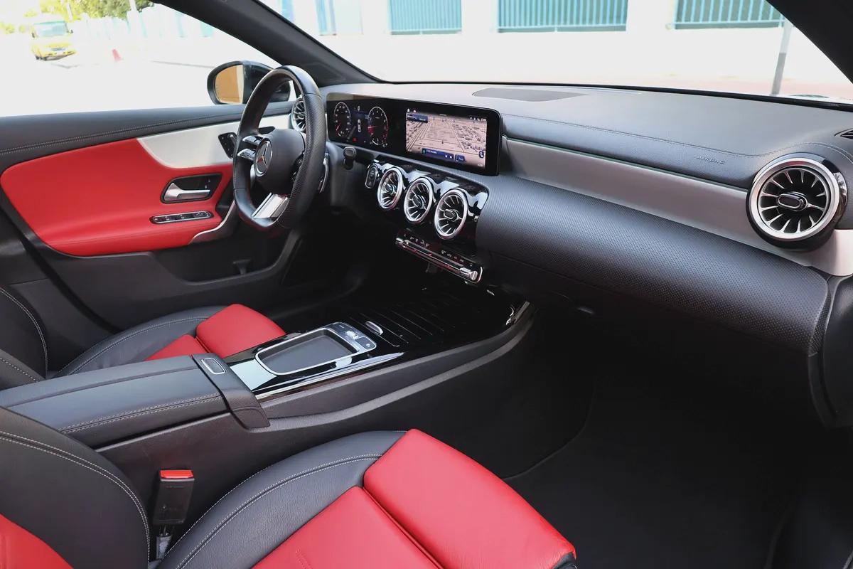 A200 AMG - GCC SPECS - UNDER WARRANTY / SERVICE CONTRACT 105,000 KM FROM GARGASH - ACCIDENT FREE --14-14