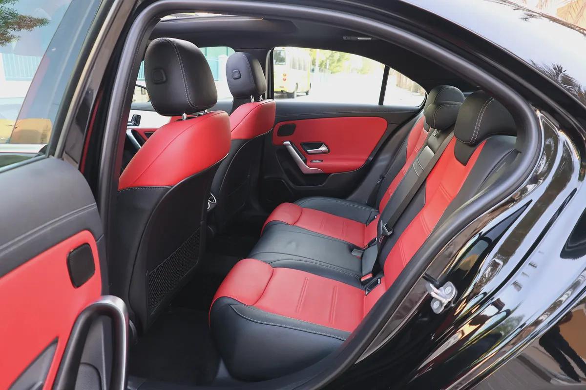 A200 AMG - GCC SPECS - UNDER WARRANTY / SERVICE CONTRACT 105,000 KM FROM GARGASH - ACCIDENT FREE --16-16