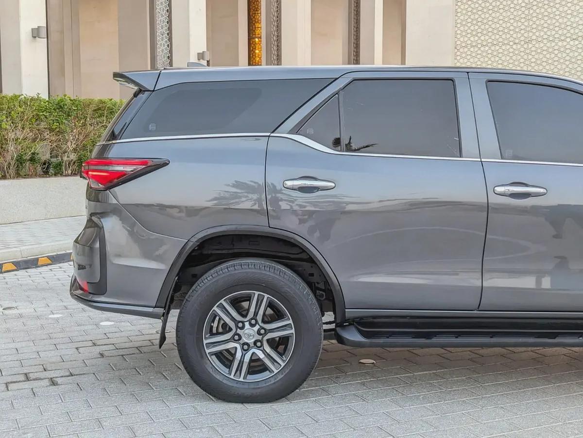 TOYOTA FORTUNER 2018 FACELIFTED 2025 V4 2.7L GCC IN EXCELLENT CONDITION-11-11