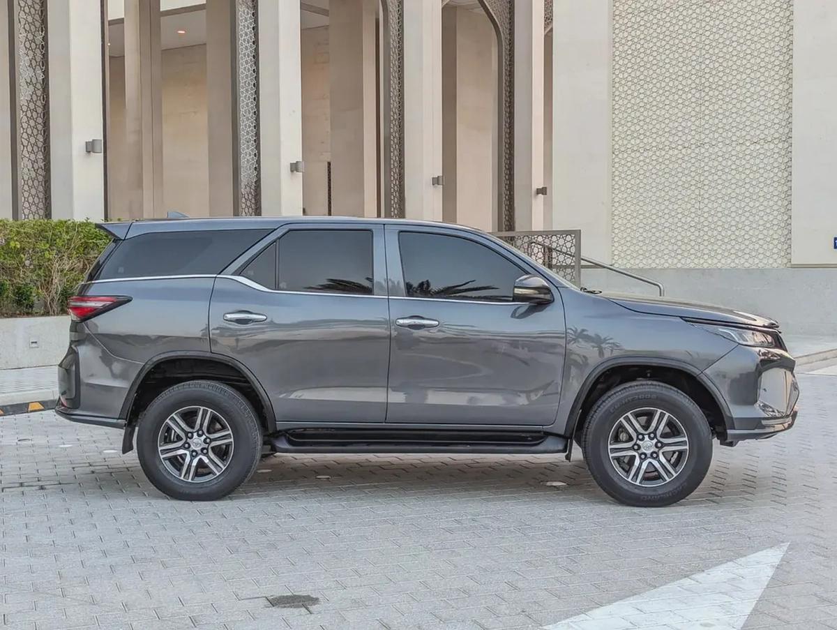 TOYOTA FORTUNER 2018 FACELIFTED 2025 V4 2.7L GCC IN EXCELLENT CONDITION-14-14
