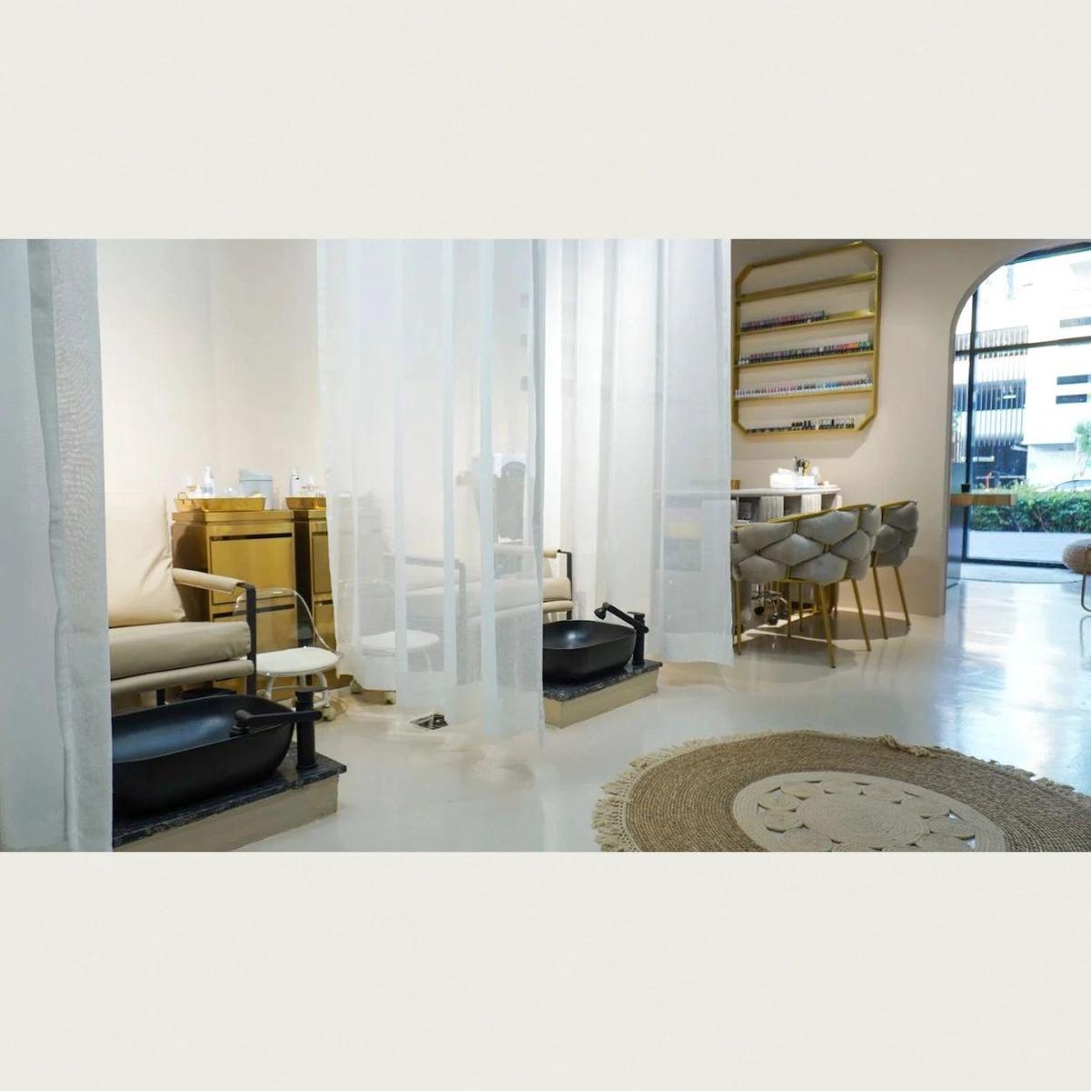 Fully Operational Women's Salon Up For Auction | Good Existing Client Base-4-4